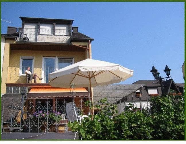 Gaestehaus Kiesgen-Mendgen ベルンカステル・クース エクステリア 写真